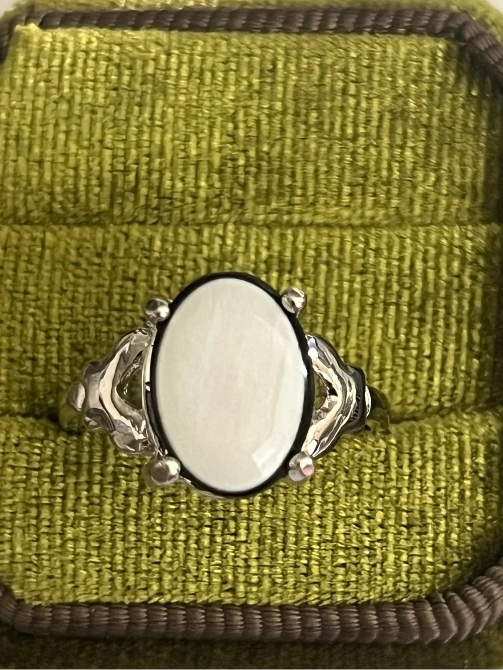 Elegant/Vintage Design Titanium Steel Oval White/Black Trim Ring Size 9 NWT